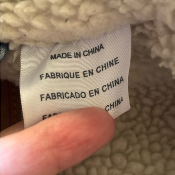 Levi’s Men’s Lightwash Sherpa Lined Trucker Denim Jean Jacket - Picture 9 of 12